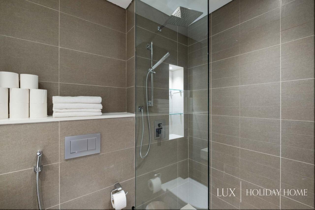 Lux - Contemporary Suite With Full Marina View Dubai Bagian luar foto